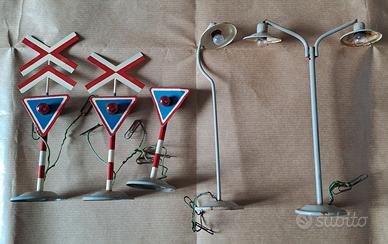 Segnaletica per trenini in latta anni '40-'50