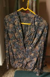 Camicetta fantasia con motivo di fiocco 