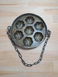 Stampo vintage in bronzo per dolci