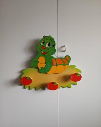 Appendiabiti da parete per bambini.