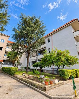 Appartamento di 100 m² con 3 locali e box auto dop