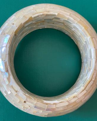 Bracciale rigido in madreperla