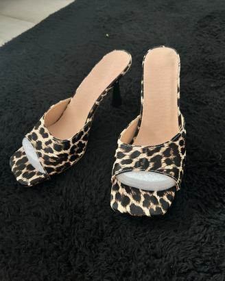 scarpe leopardata, tacco lucido 9cm, nuove. Tg 38.