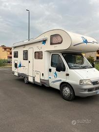 Camper mansardato con garage