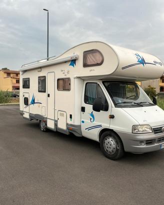 Camper mansardato con garage