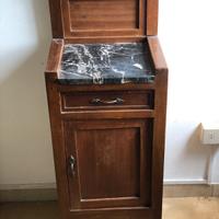 N. 1 antico comodino con piano in Alabastro