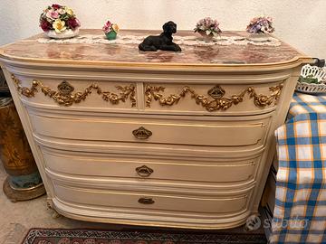 Comò in stile Luigi XV con piano in marmo