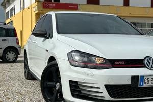 Volkswagen Golf GTI Performance 2.0 TSI 3p. BlueMo