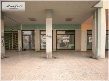 Viale S. Avendrace mq 180 con 5 vetrine Euro 2.500