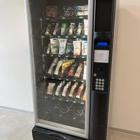 distributore automatico snack-bevande