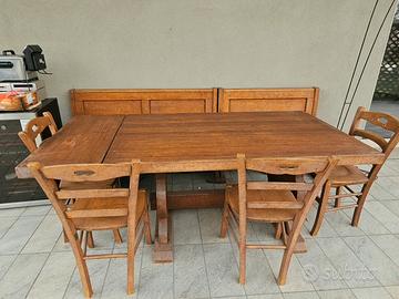 tavolo con panca e sedie 