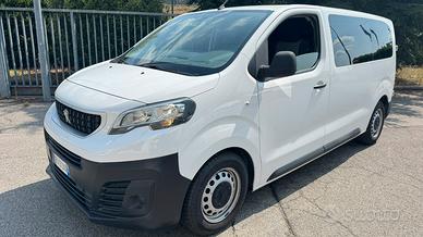 Peugeot Traveller 9 posti