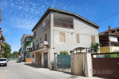 CASA SEMINDIPENDENTE A SAN BENEDETTO DEL TRONTO