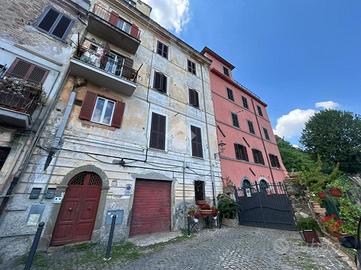 4 LOCALI A MONTE COMPATRI