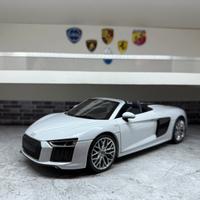 Audi r8 1/18 i-scale