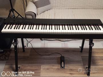 ROLAND F20 DIGITAL PIANO