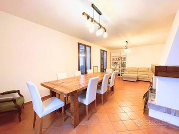 Villetta a schiera di 217 m² con 5 locali a Sasso 
