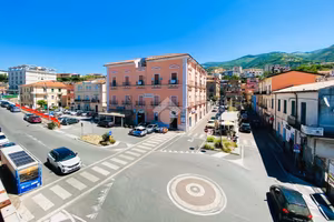 2 LOCALI A PAOLA