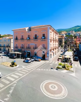 2 LOCALI A PAOLA