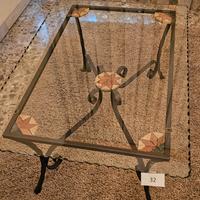 tavolino in vetro con tappeto