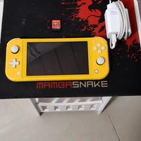 Nintendo switch lite Gialla e Super Mario Odyssey