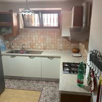 Cucina ed elettrodomestici in blocco