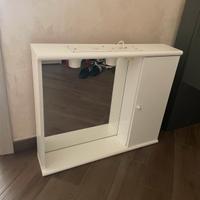 Mobiletto per bagno con specchio