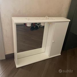 Mobiletto per bagno con specchio
