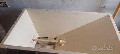 Dirasatrice elettrica per uva