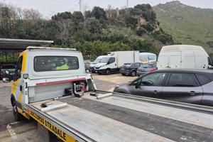 carroattrezzi iveco  35  patente b 
