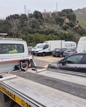 carroattrezzi iveco  35  patente b 