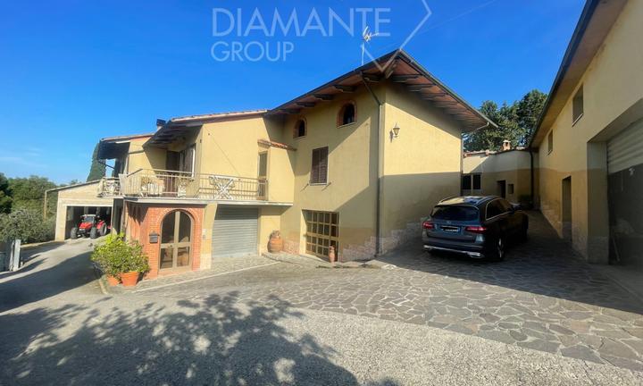 Azienda agricola di 8 Ha con casa ed annessi