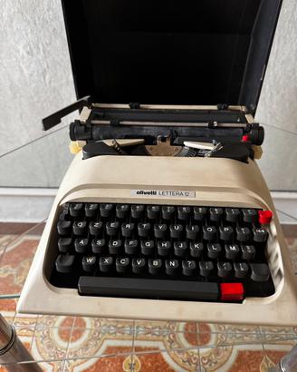 Olivetti Lettera 12 Design Mario Bellini - vintage