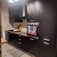 Cucina intera Indesit (nera) con elettrodomestici