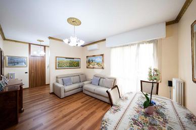 3 LOCALI A VERANO BRIANZA