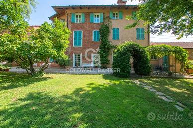 Rustico / Casale di 1140 m² con più di 5 locali e 
