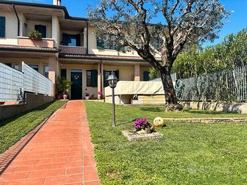 Ronco all'Adige: villetta a schiera con giardino