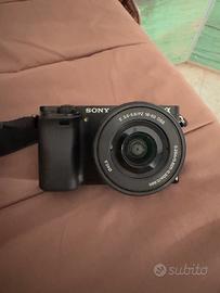 Sony α6000 + 16 - 50mm 24,3 Mpx CMOS Camera Digita