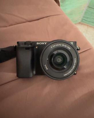 Sony α6000 + 16 - 50mm 24,3 Mpx CMOS Camera Digita