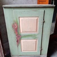 Antico armadio rustico laccato di fine '600