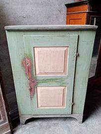 Antico armadio rustico laccato di fine '600