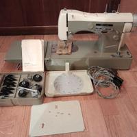 Macchina da cucire vintage Necchi Supernova