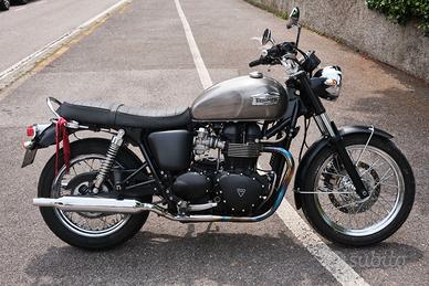 Triumph Bonneville T100 Black