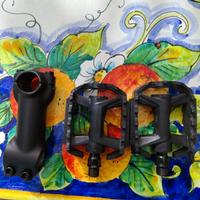 pedali e attacco manubrio 