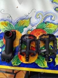 pedali e attacco manubrio 