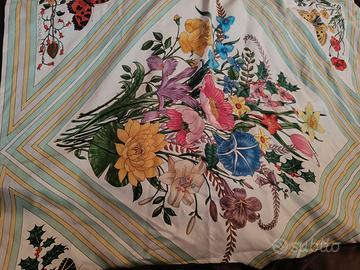GUCCI FOULARD IN SETA