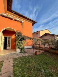 Villa di 331 m² con 5 locali e box auto doppio a B