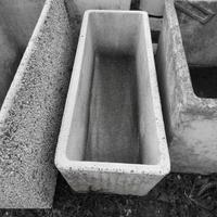 Fioriera rigata in calcestruzzo