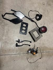 Cafe racer…frecce,fanale posteriore, leve, moto