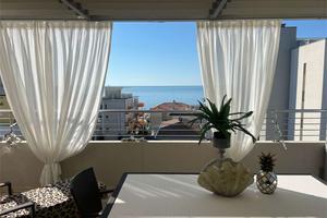 RIF.9030 ESCLUSIVO ATTICO VISTA MARE IN CENTRO CON